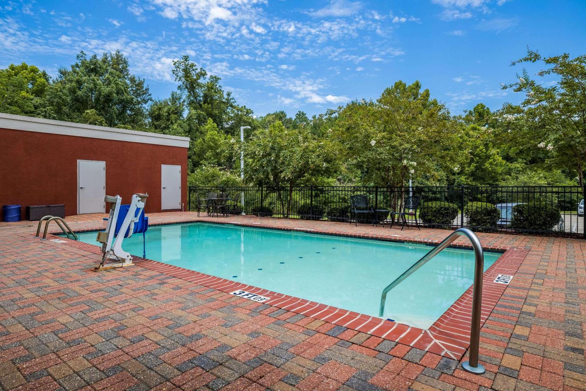 Comfort Suites Denham Springs Exterior foto